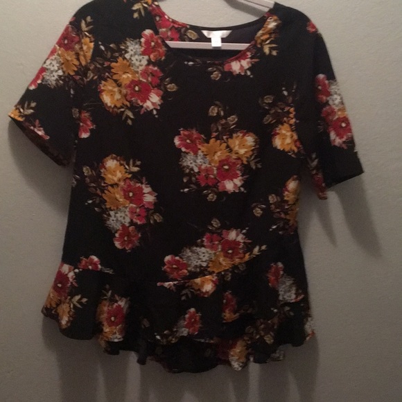 Black flowered short sleeve top. - Picture 1 of 3